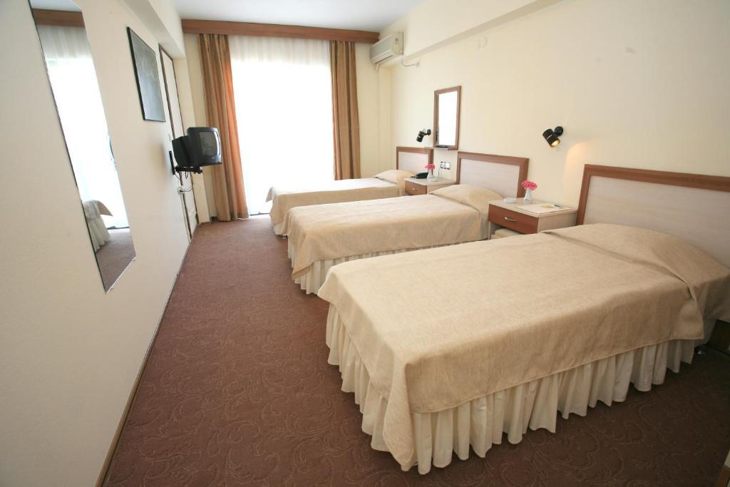 Saturn Hotel Kusadasi Room photo