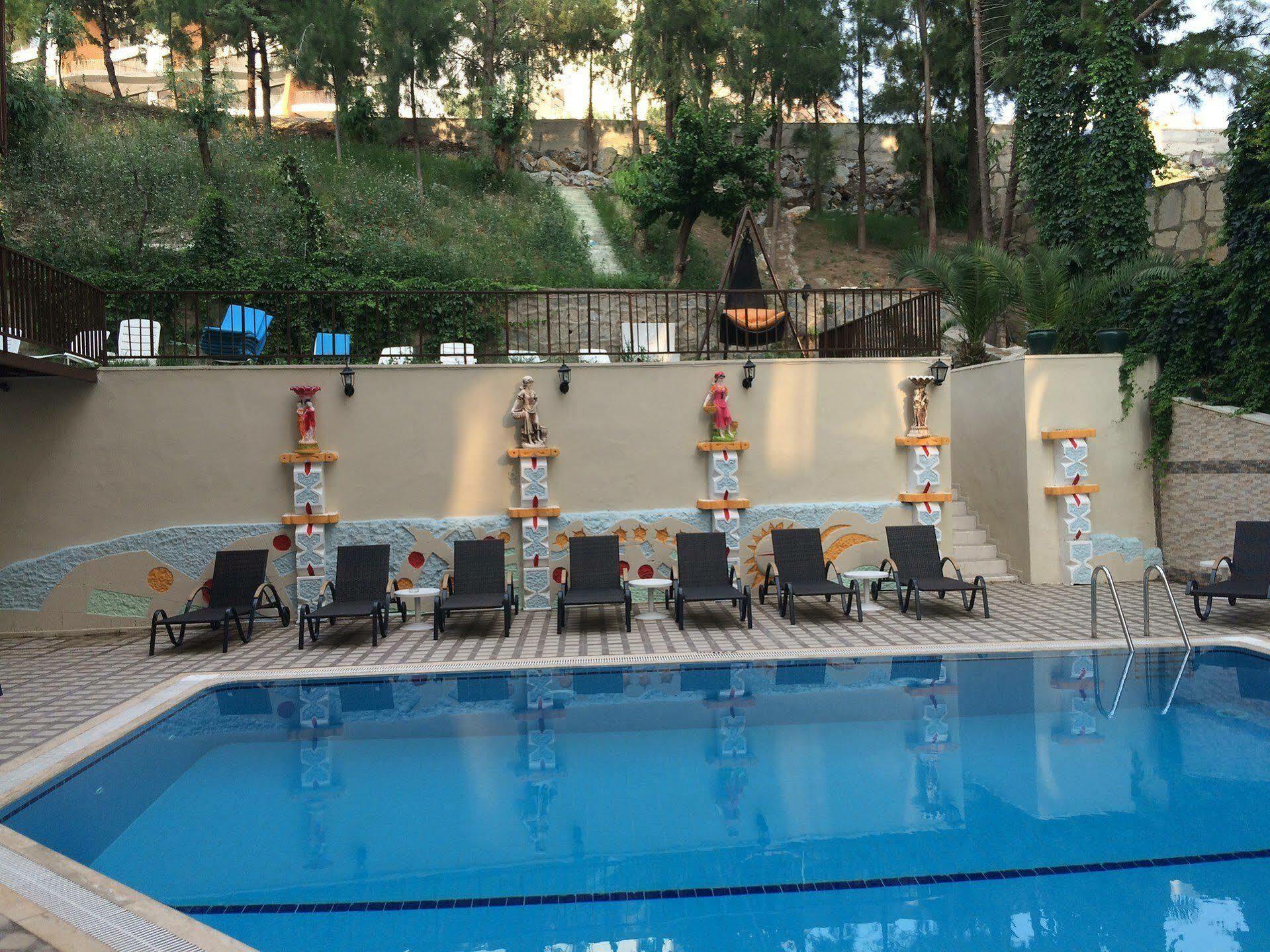 Saturn Hotel Kusadasi Exterior photo